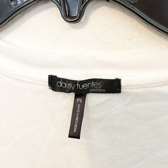Daisy Fuentes white short sleeve t-shirt - Picture 3 of 4